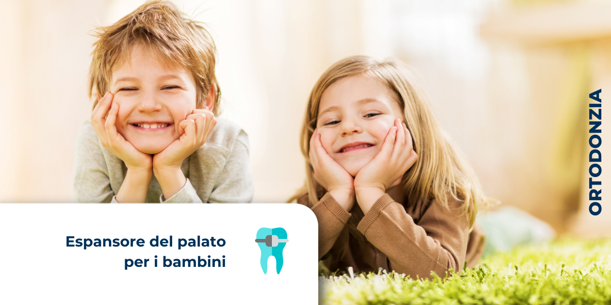Bambini sorridenti che utilizzano l'espansore del palato